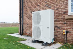 Thermopompes à air installées dans un nouveau projet résidentiel.