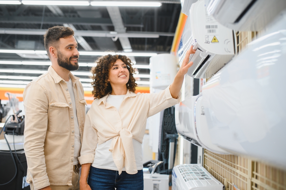 happy,couple,choosing,a,new,air,conditioner,in,an,appliance